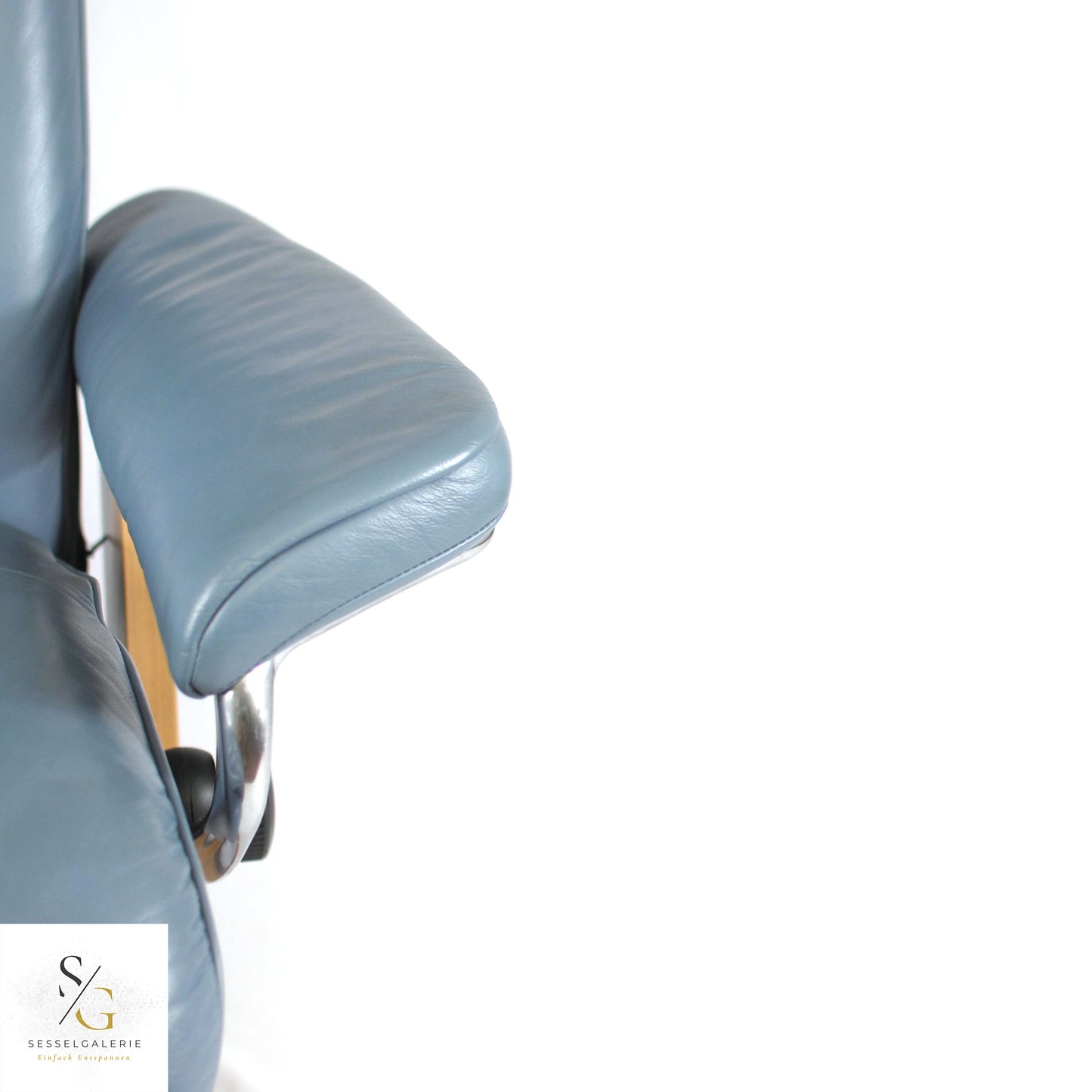 Stressless Aura (L) Signature Base + Hocker