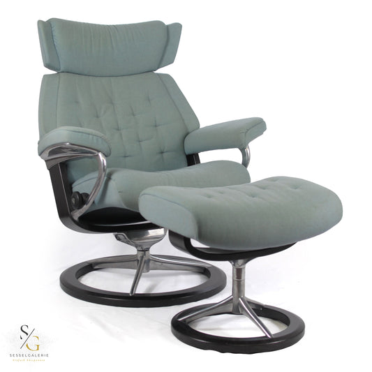 Stressless Skyline (M) Signature Base + Hocker