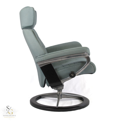 Stressless Skyline (M) Signature Base + Hocker