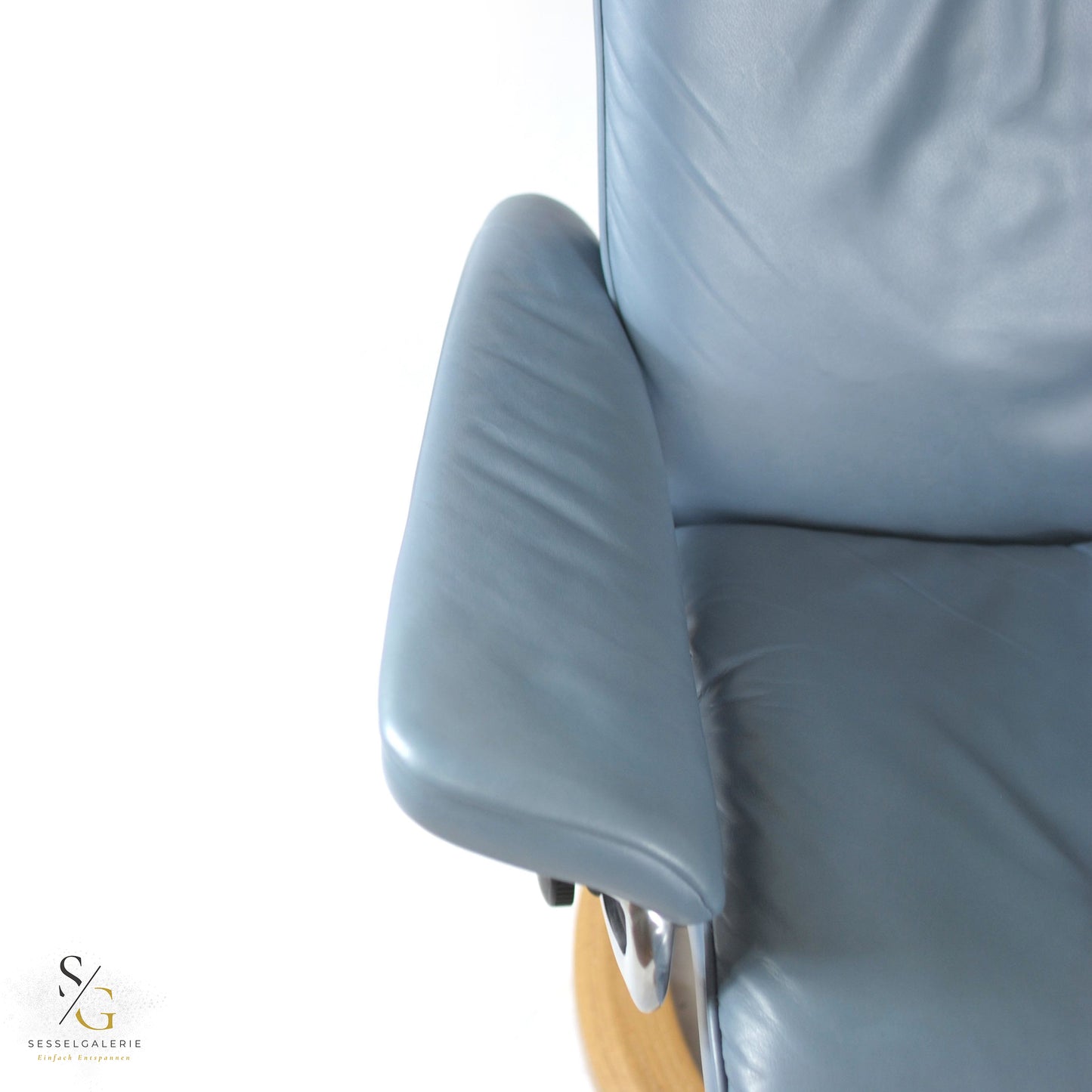 Stressless Aura (L) Signature Base + Hocker