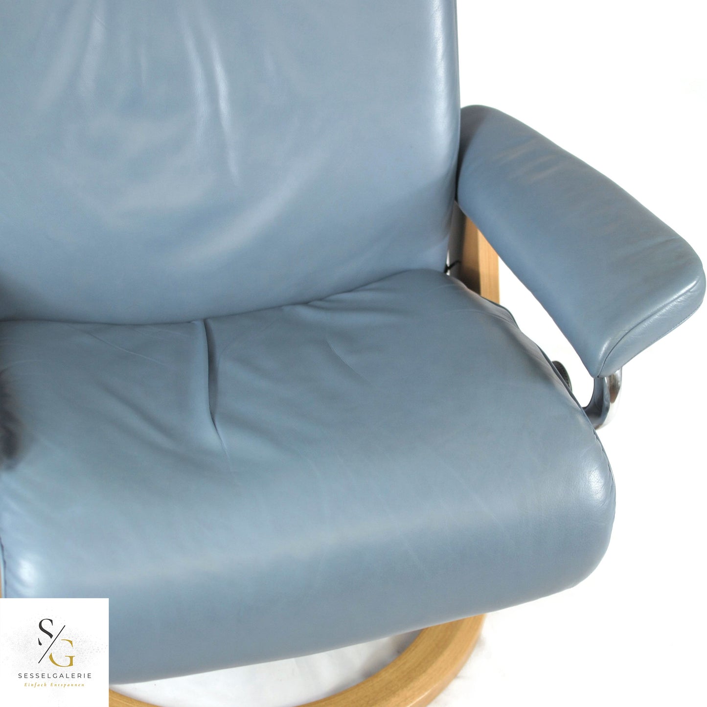 Stressless Aura (L) Signature Base + Hocker