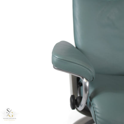 Stressless Aura (S) Signature Base + Hocker