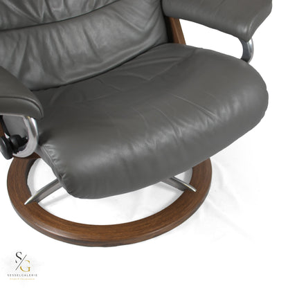 Stressless View (L) Signature Base + Hocker