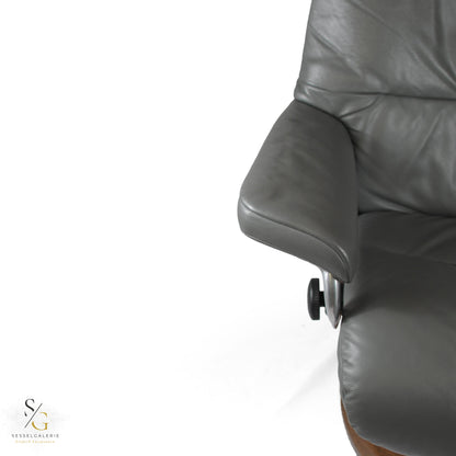 Stressless View (L) Signature Base + Hocker