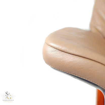 Stressless View (M) Signature Base + Hocker