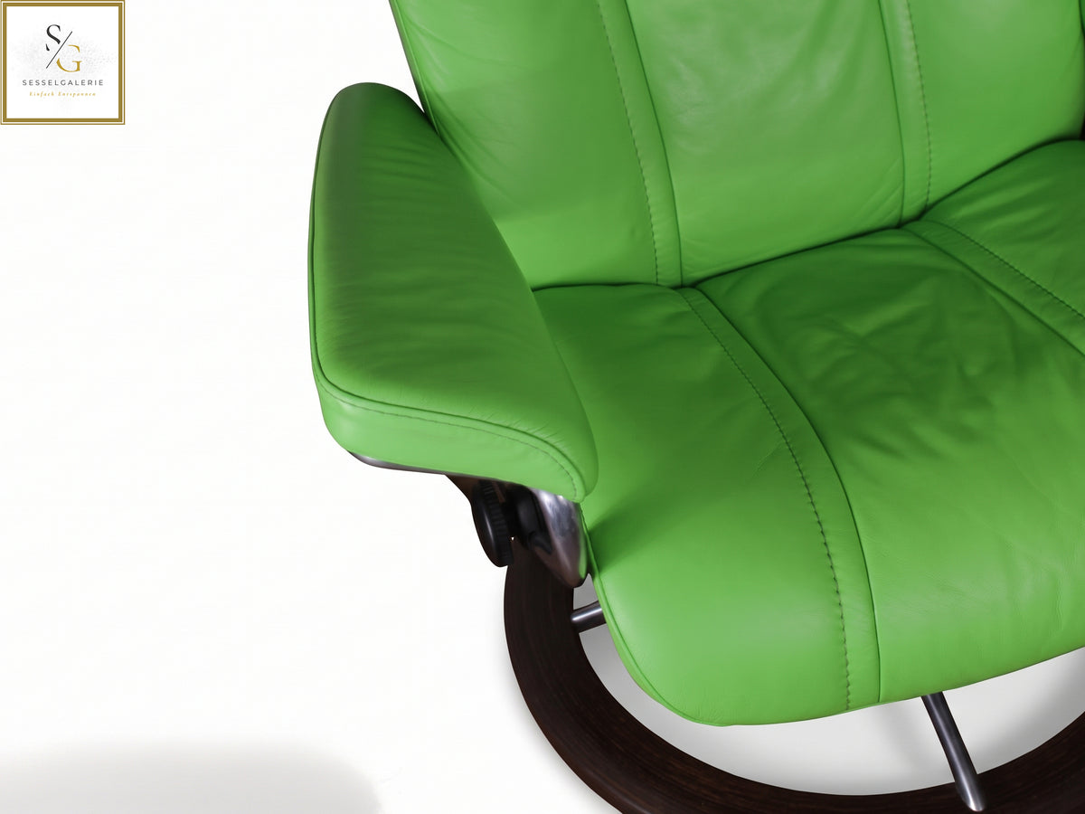 Stressless Wing (M) Signature Base + Hocker