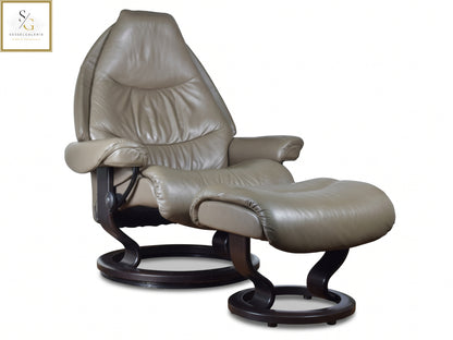 Stressless Voyager (L) Classic Base + Hocker
