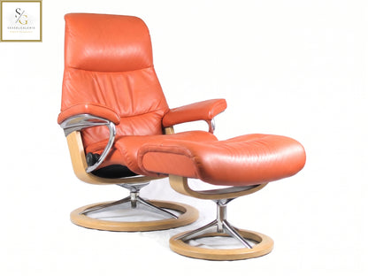 Stressless View (S) Signature Base + Hocker