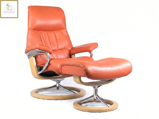 Stressless View (S) Signature Base + Hocker