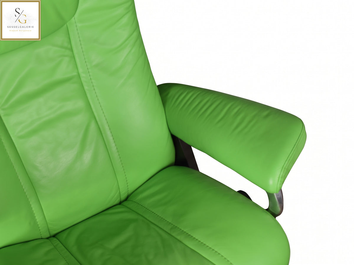 Stressless Wing (M) Signature Base + Hocker