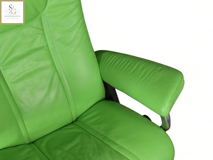 Stressless Wing (M) Signature Base + Hocker