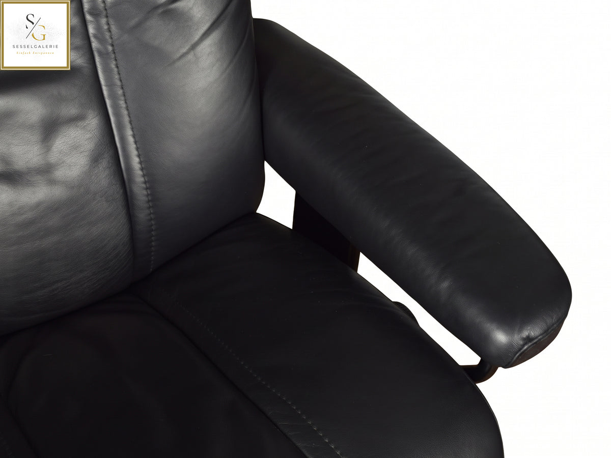 Stressless Wing (M) Classic Base + Hocker
