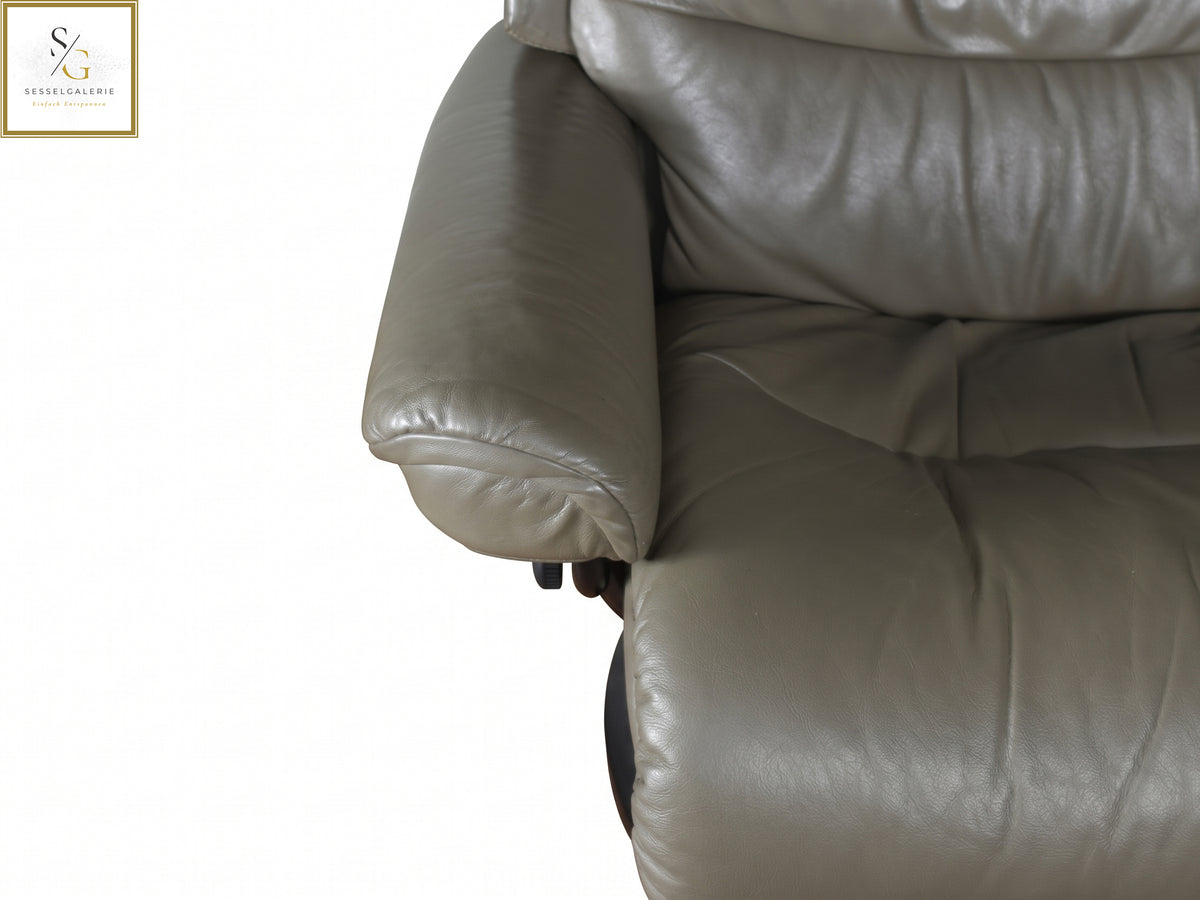 Stressless Voyager (L) Classic Base + Hocker