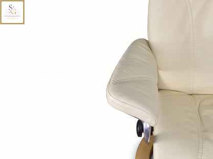 Stressless Consul (M) Signature Base + Hocker