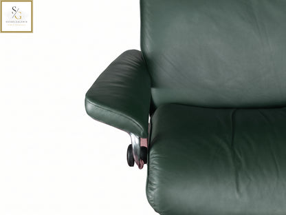 Stressless Aura (L) Signature Base + Hocker