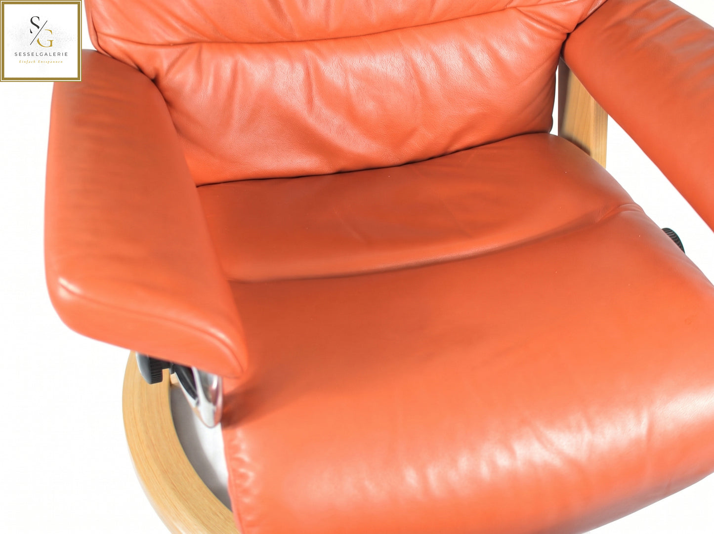 Stressless View (S) Signature Base + Hocker