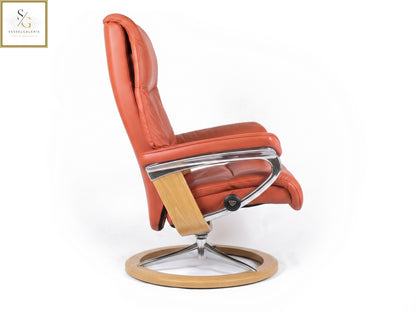 Stressless View (S) Signature Base + Hocker