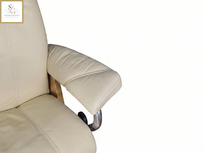 Stressless Consul (M) Signature Base + Hocker