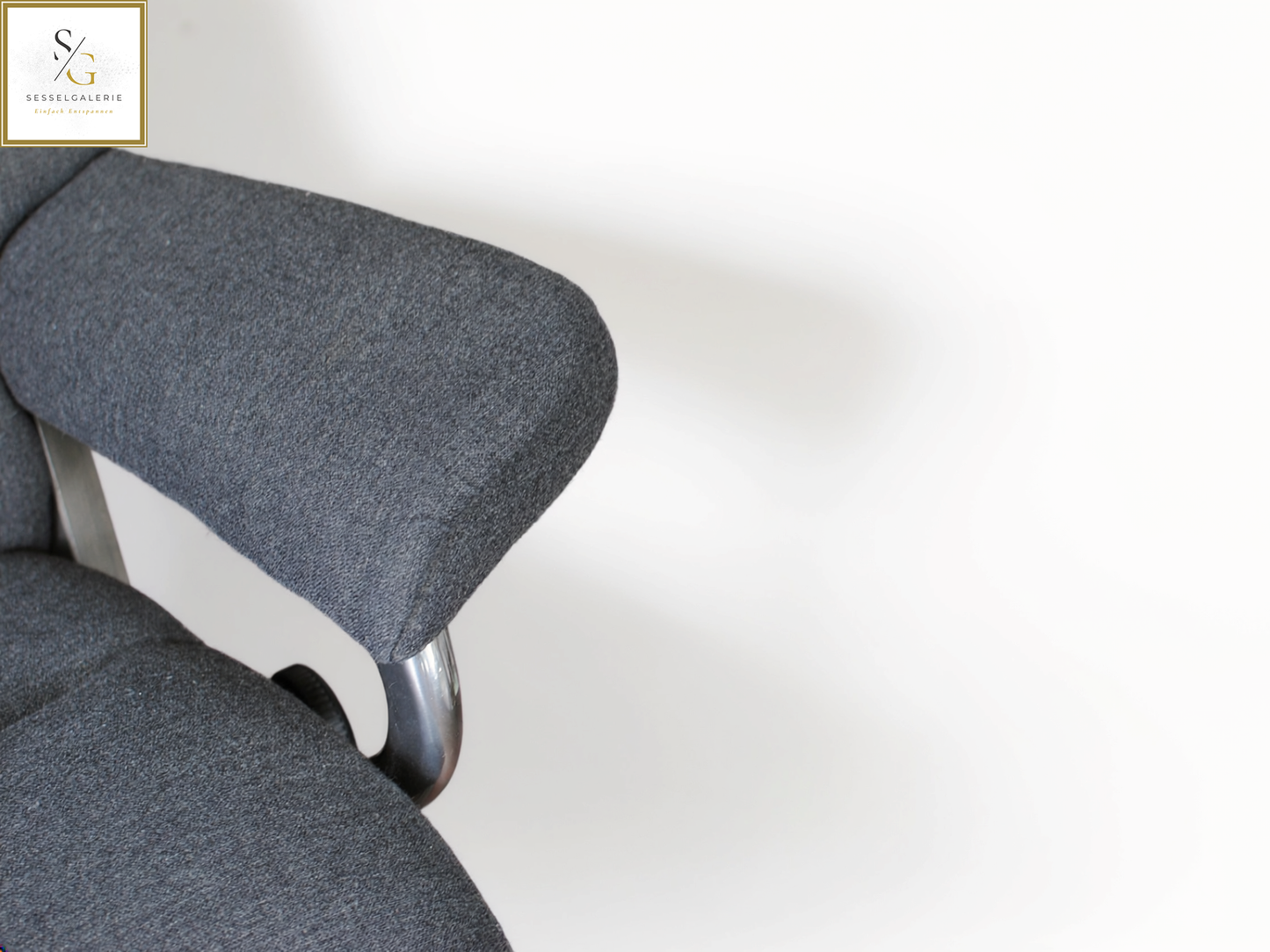 Stressless View (L) Signature Base + Hocker